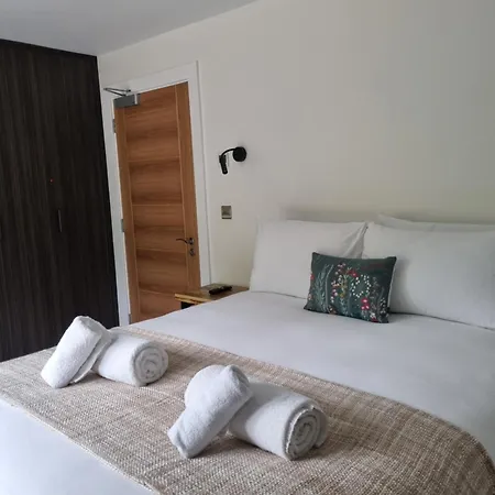 Hidden Aces-Deluxe Double Room